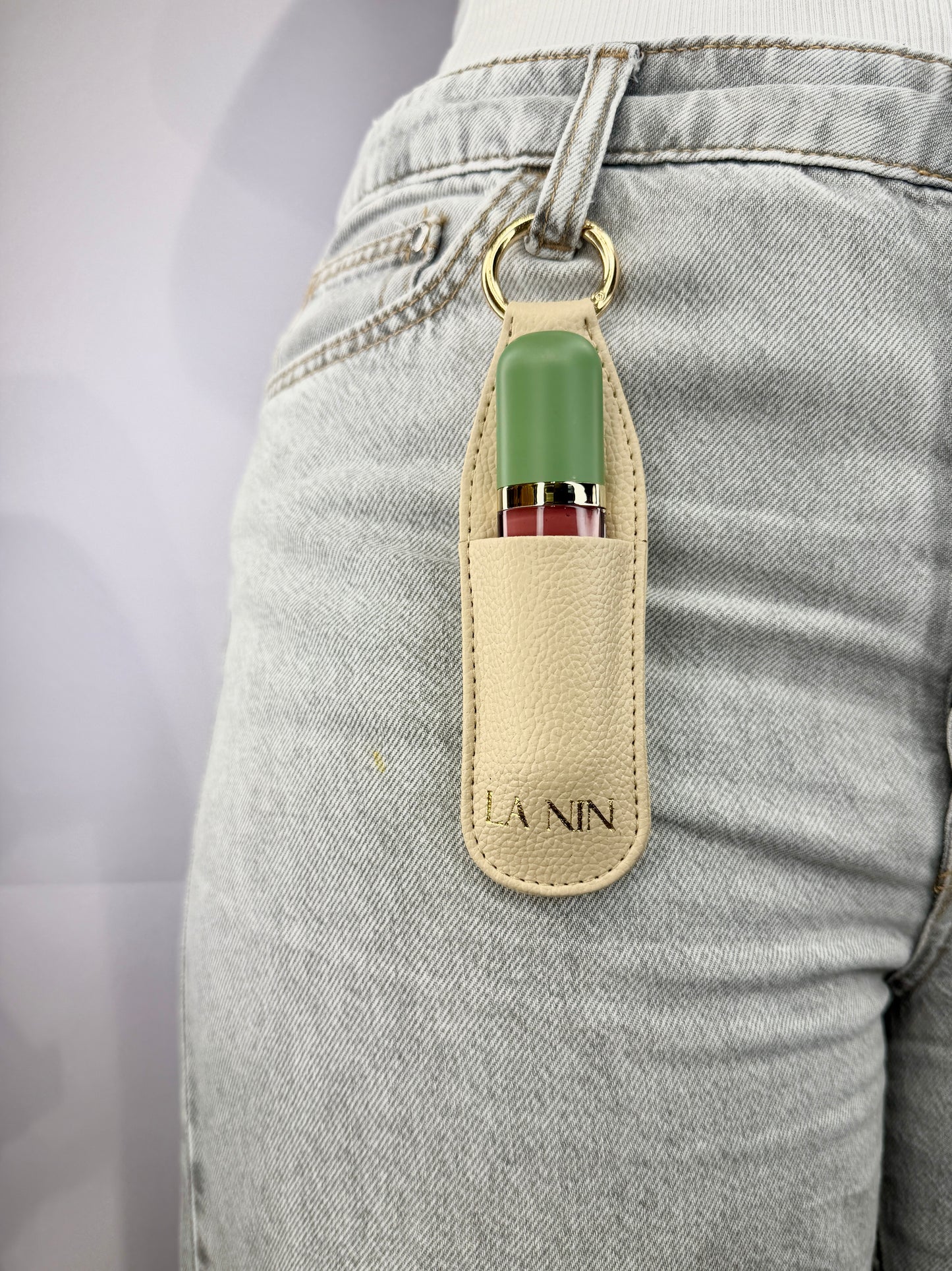 La Nin Lip Sleeve